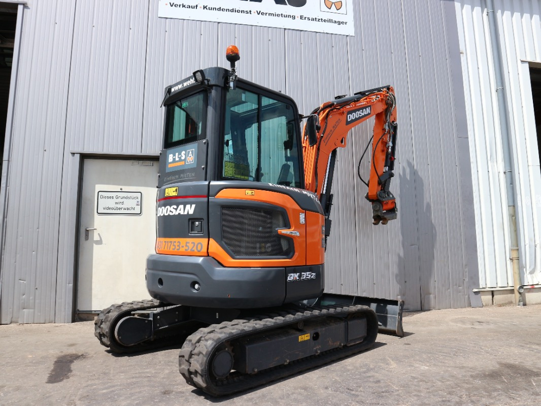 Doosan DX35Z-7 - Minikotró: 3 kép. Doosan DX35Z-7 - Minikotró: 3 kép.