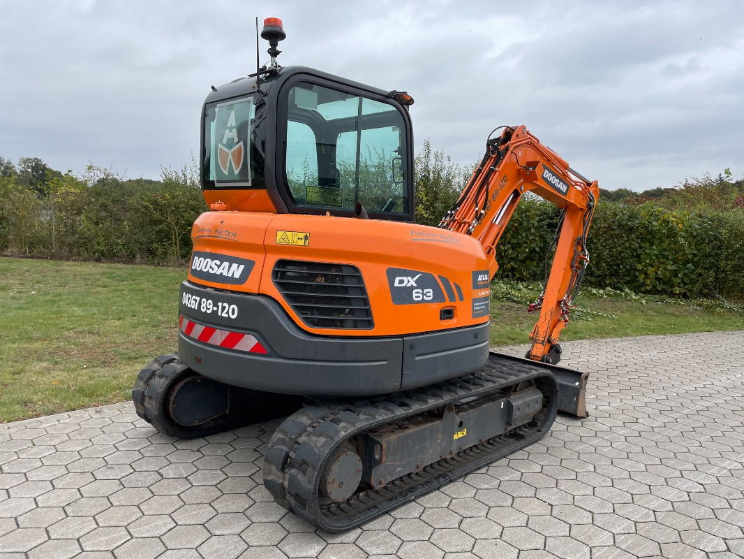 Doosan DX63-3 - Minikotró: 2 kép. Doosan DX63-3 - Minikotró: 2 kép.
