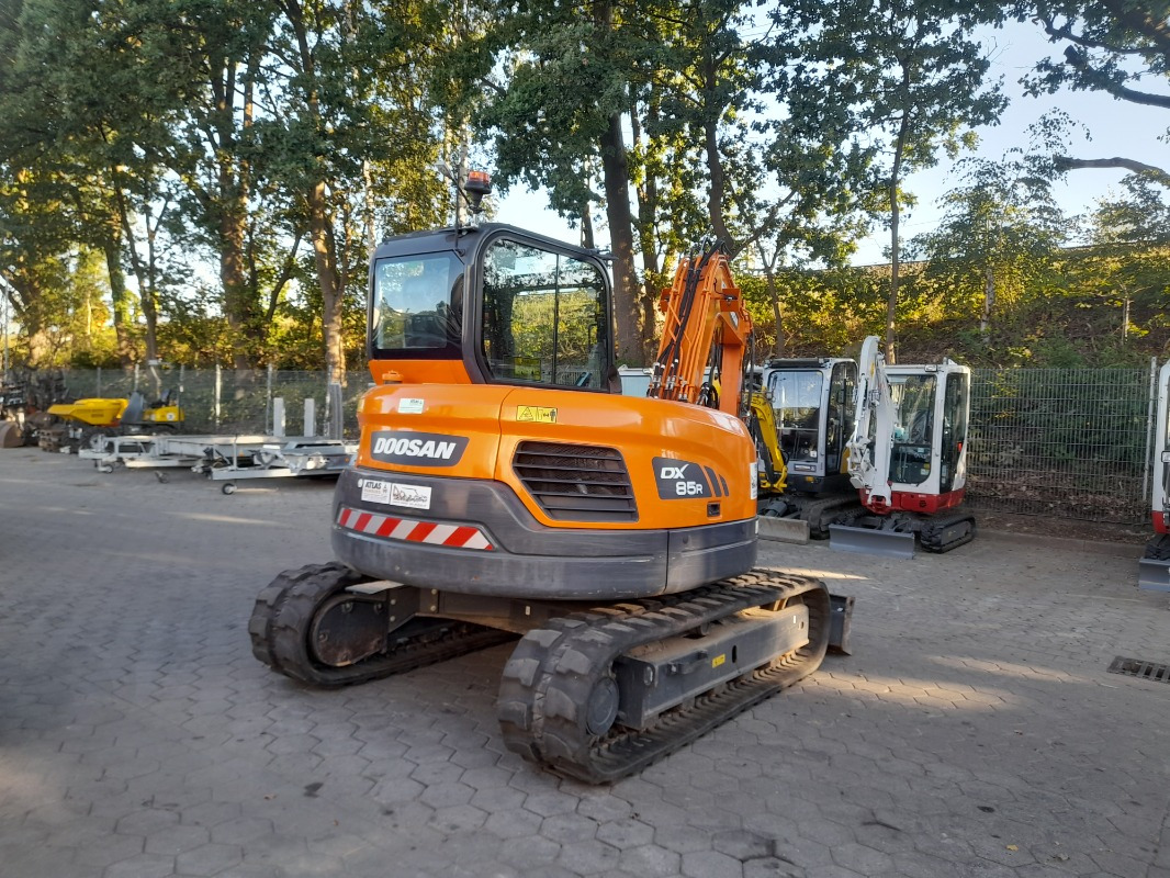 Doosan DX85R-3 - Kotrógép: 3 kép. Doosan DX85R-3 - Kotrógép: 3 kép.