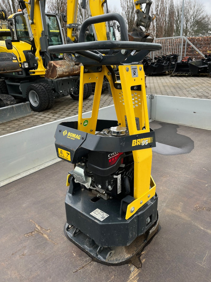 Bomag BR95 - Építőipari gépek: 3 kép. Bomag BR95 - Építőipari gépek: 3 kép.