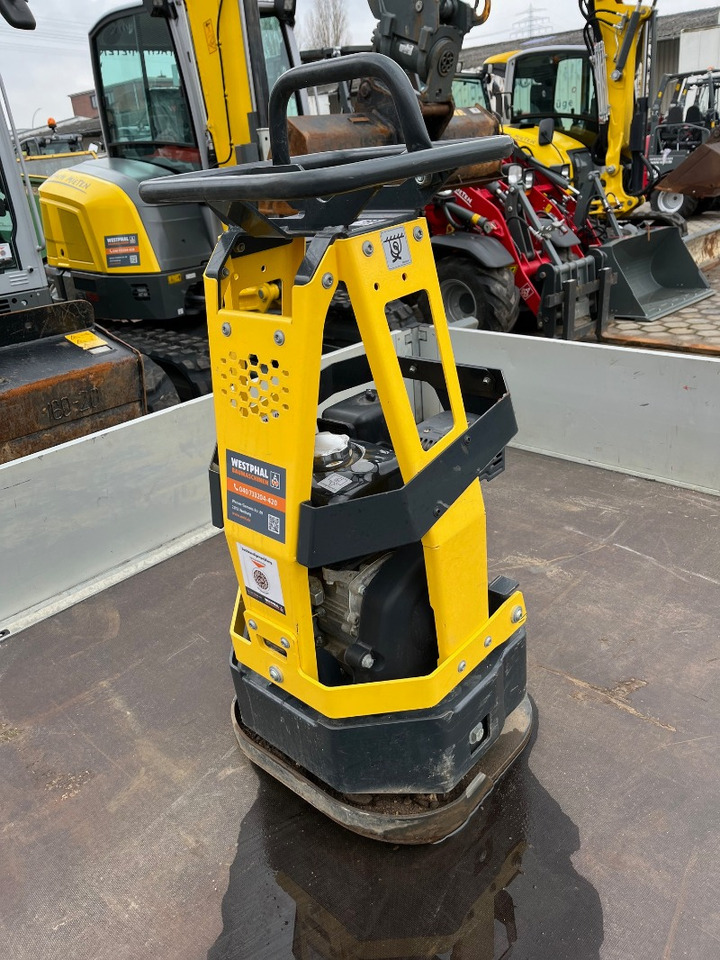 Bomag BR95 - Építőipari gépek: 1 kép. Bomag BR95 - Építőipari gépek: 1 kép.