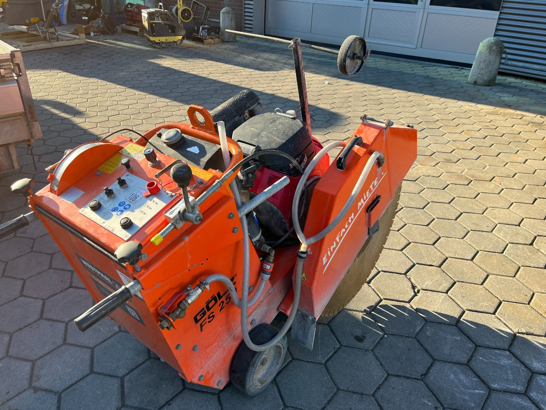 FS250B - Építőipari gépek: 3 kép. FS250B - Építőipari gépek: 3 kép.
