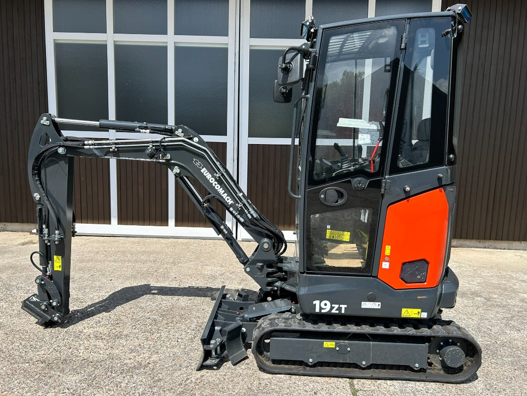 Eurocomach 19ZT - Minikotró: 3 kép. Eurocomach 19ZT - Minikotró: 3 kép.