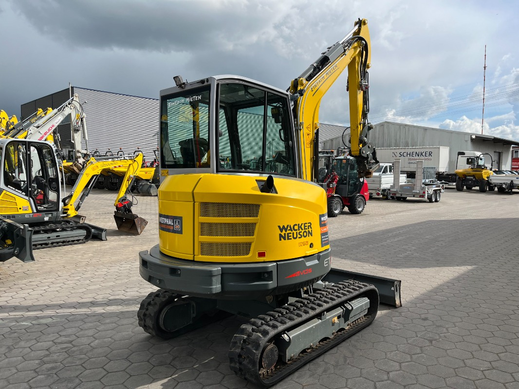 Neuson ET35 - Minikotró: 2 kép. Neuson ET35 - Minikotró: 2 kép.