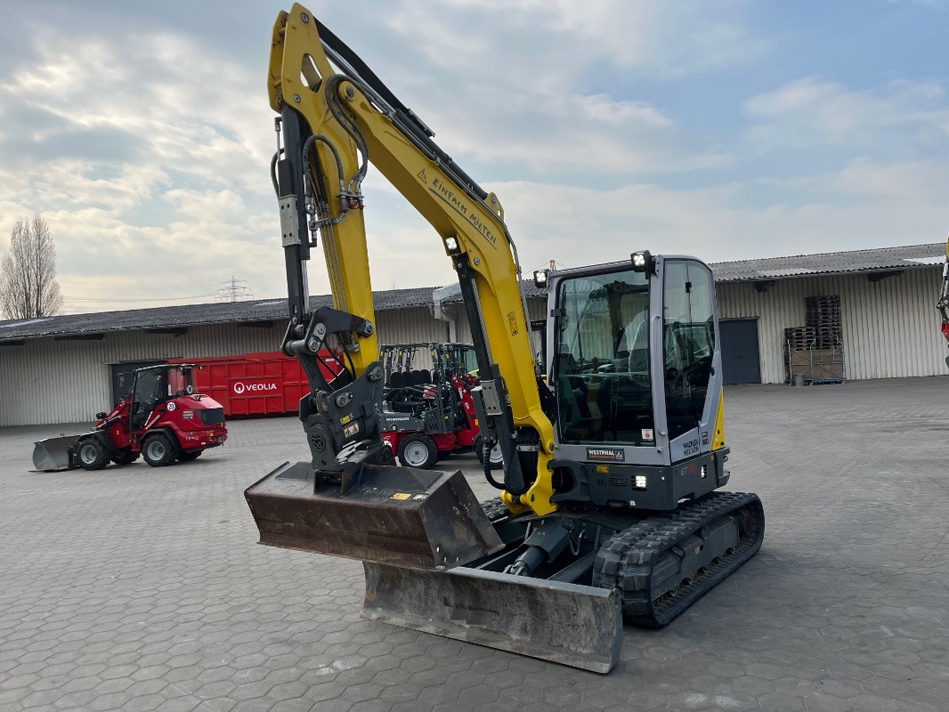 Neuson ET58 - Minikotró: 1 kép. Neuson ET58 - Minikotró: 1 kép.