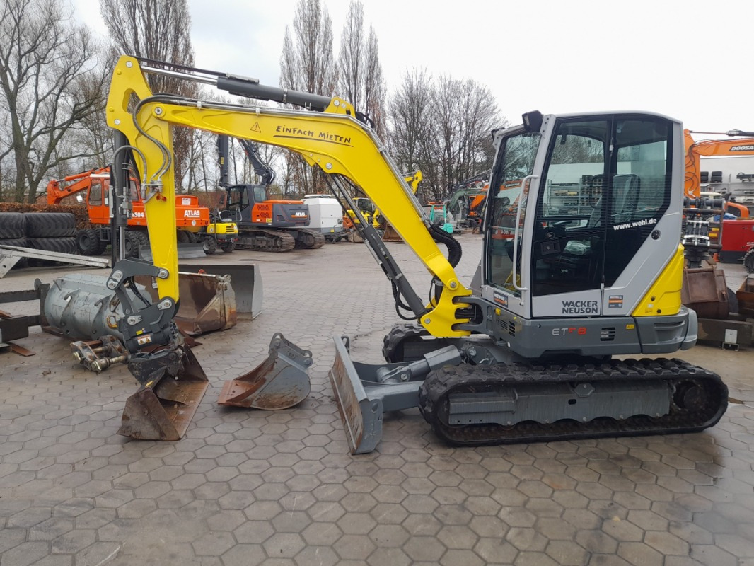 Neuson ET58 - Minikotró: 1 kép. Neuson ET58 - Minikotró: 1 kép.
