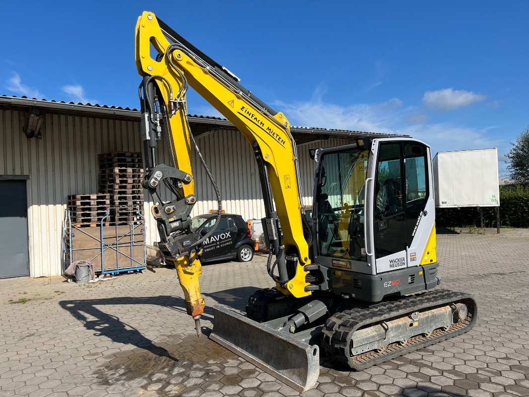 Neuson EZ50 - Minikotró: 1 kép. Neuson EZ50 - Minikotró: 1 kép.