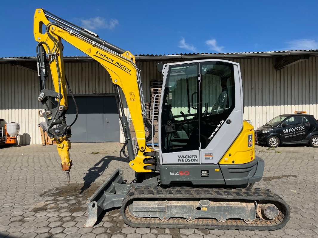 Neuson EZ50 - Minikotró: 3 kép. Neuson EZ50 - Minikotró: 3 kép.