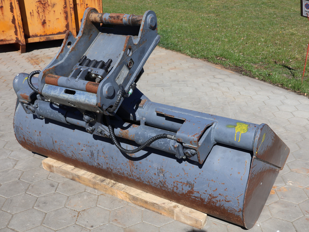 UNIVERSALLÖFFEL, 2000 MM - Kanál: 2 kép. UNIVERSALLÖFFEL, 2000 MM - Kanál: 2 kép.