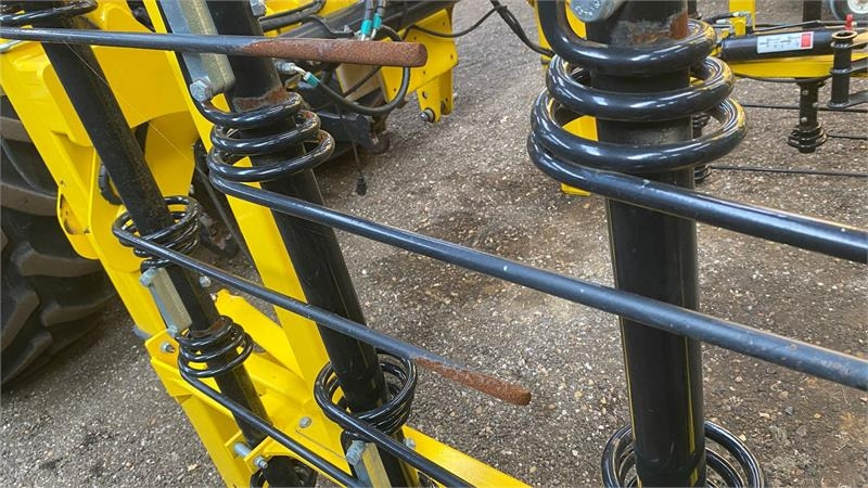 Bednar Striegel PRO PN 7500 - Rugós borona: 4 kép. Bednar Striegel PRO PN 7500 - Rugós borona: 4 kép.