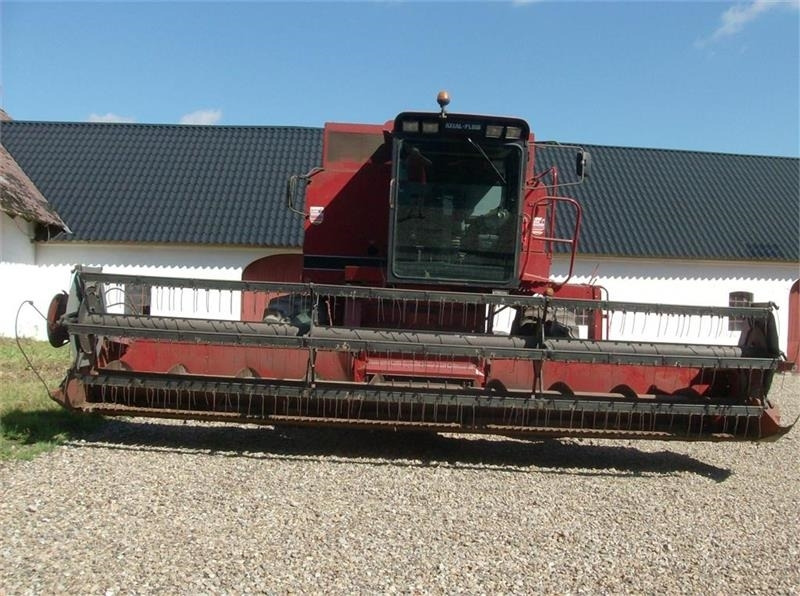 Case IH 1680 E 22 fod skærebord og ekstra bredde hjul - Kombájn: 1 kép. Case IH 1680 E 22 fod skærebord og ekstra bredde hjul - Kombájn: 1 kép.
