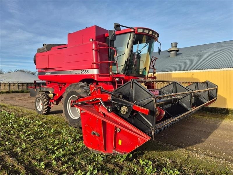 Case IH AXIAL-FLOW 2388 - Kombájn: 2 kép. Case IH AXIAL-FLOW 2388 - Kombájn: 2 kép.