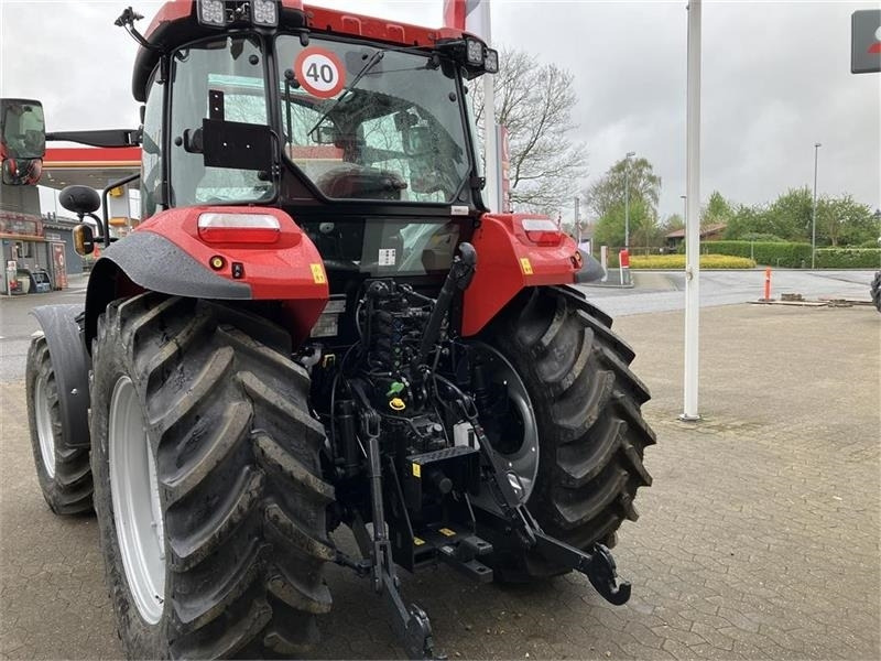 Case IH Farmall 100C - Traktor: 3 kép. Case IH Farmall 100C - Traktor: 3 kép.