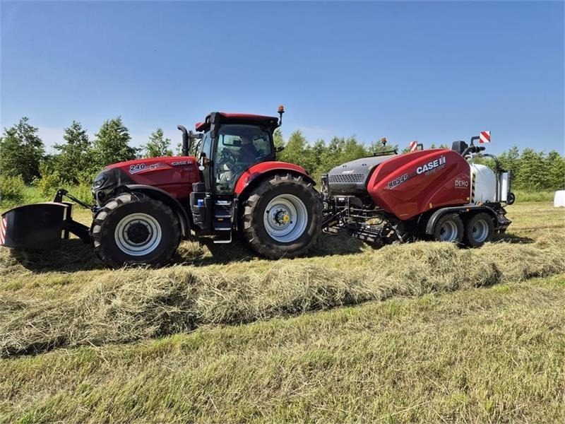 Case IH RB 545 silage pack Med ballevender - Bálázó: 4 kép. Case IH RB 545 silage pack Med ballevender - Bálázó: 4 kép.