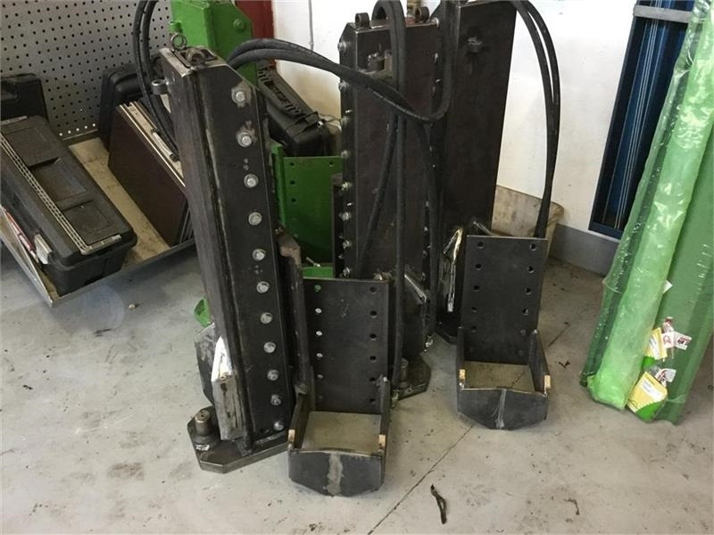 Krone Big X 630 Hitch BEMÆRK lang model - Gyorscsatlakozó - Önjáró szecskázógép: 2 kép. Krone Big X 630 Hitch BEMÆRK lang model - Gyorscsatlakozó - Önjáró szecskázógép: 2 kép.