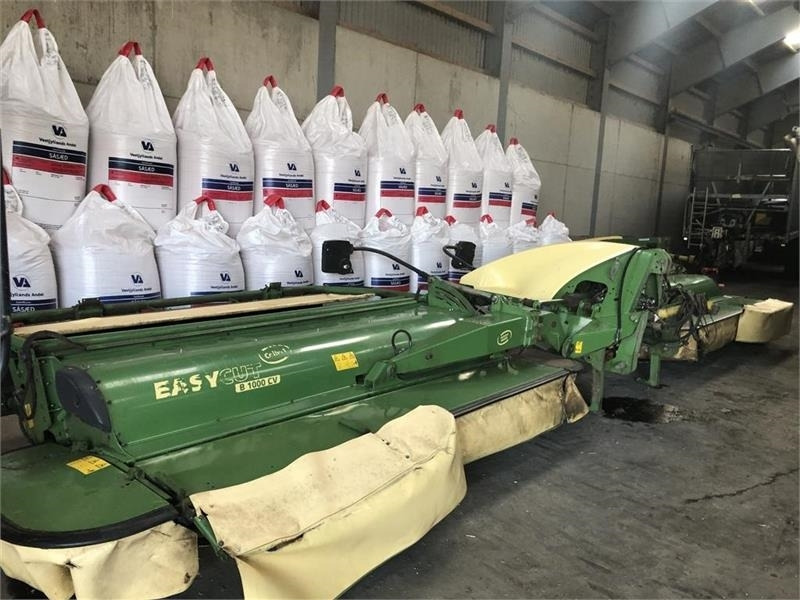 Krone EasyCut B 1000 CV - Betakarító gép: 3 kép. Krone EasyCut B 1000 CV - Betakarító gép: 3 kép.