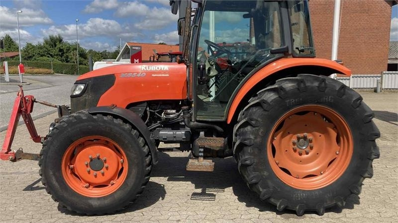 Kubota M8540N - Traktor: 1 kép. Kubota M8540N - Traktor: 1 kép.