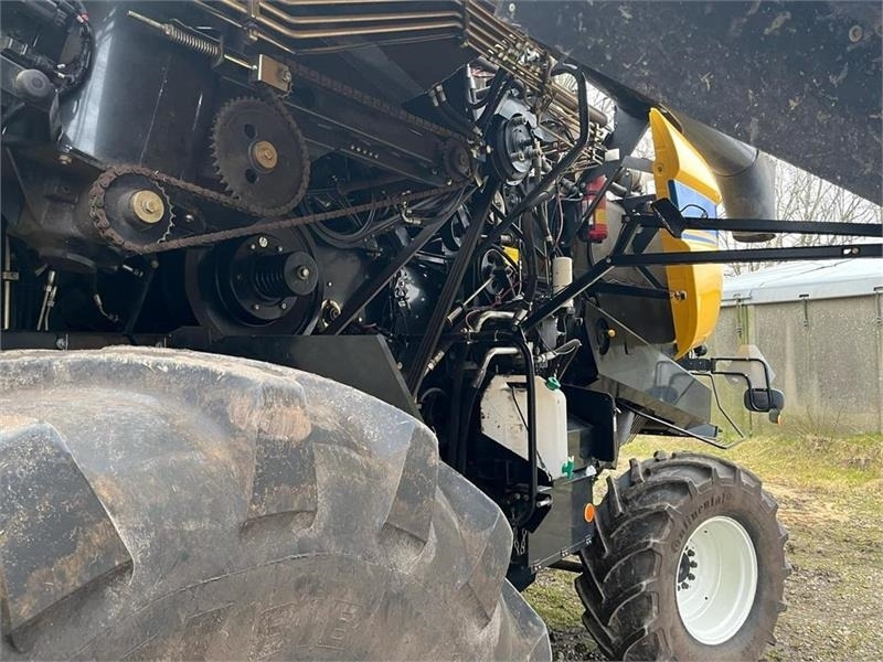 Kombájn New Holland CX 6090 4wd: 19 kép.