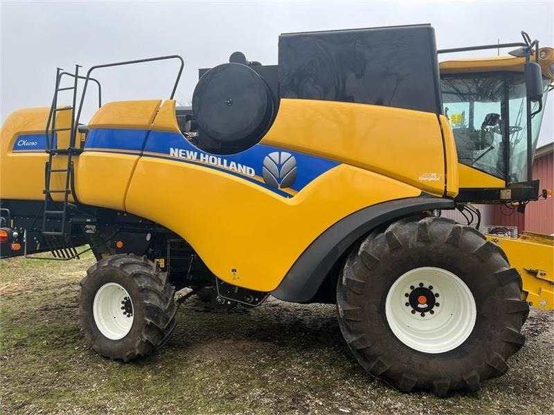 New Holland CX 6090 4wd - Kombájn: 1 kép. New Holland CX 6090 4wd - Kombájn: 1 kép.