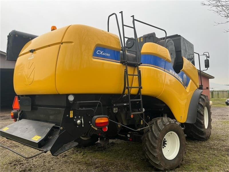New Holland CX 6090 4wd - Kombájn: 5 kép. New Holland CX 6090 4wd - Kombájn: 5 kép.