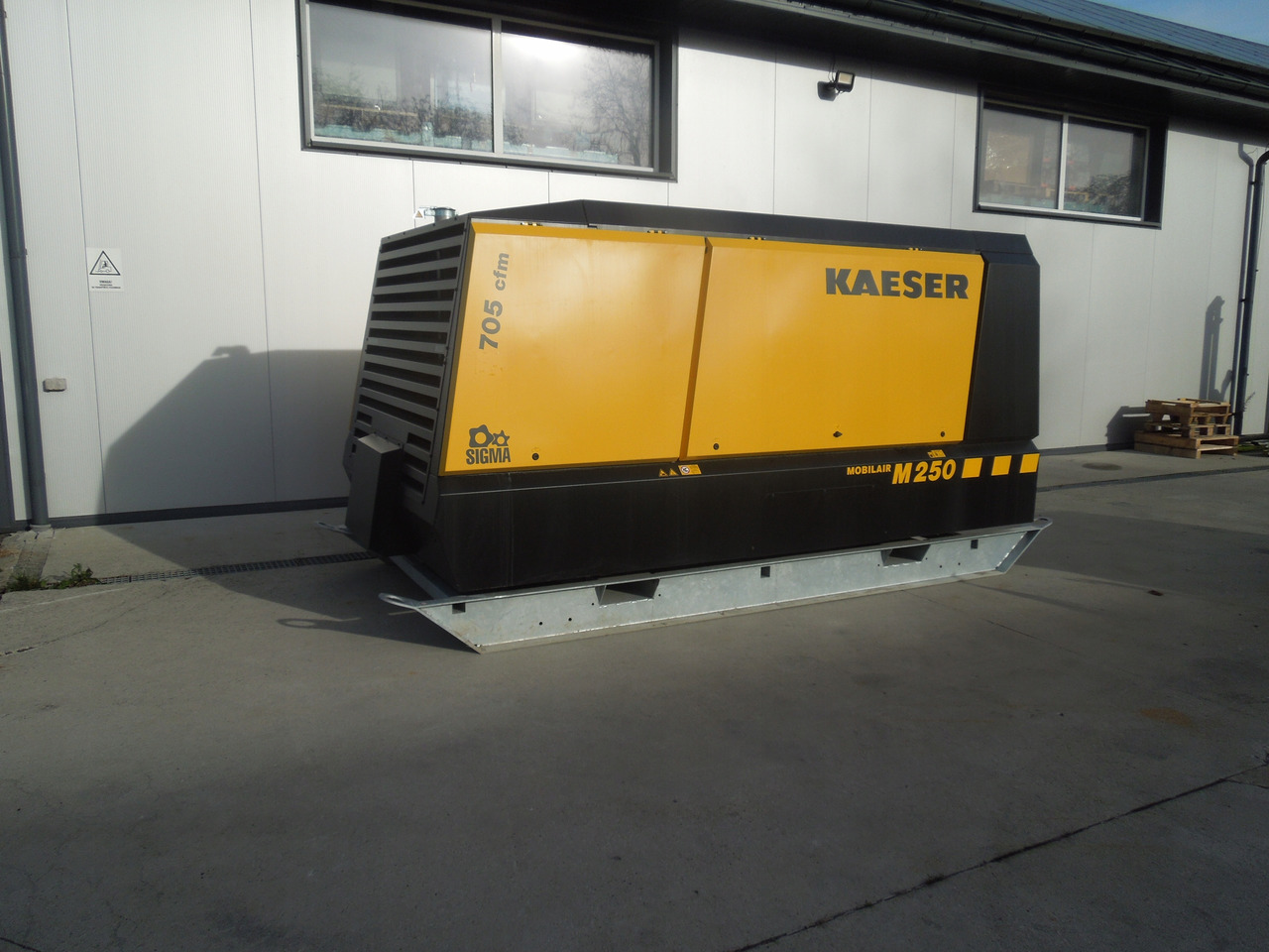 KAESER M250 - Légkompresszor: 1 kép. KAESER M250 - Légkompresszor: 1 kép.