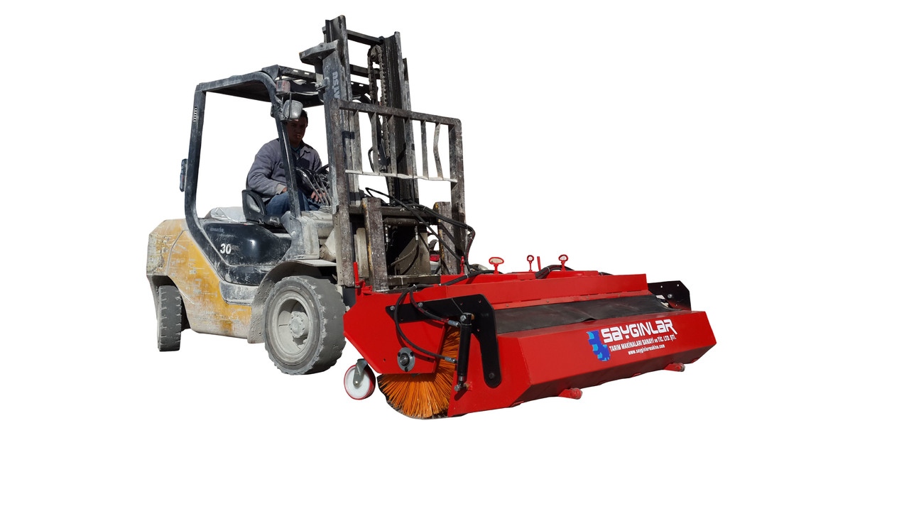 SAYGINLAR FORKLIFT MOUNTED ROAD SWEEPER - Ferde seprő - Villás targonca: 2 kép. SAYGINLAR FORKLIFT MOUNTED ROAD SWEEPER - Ferde seprő - Villás targonca: 2 kép.