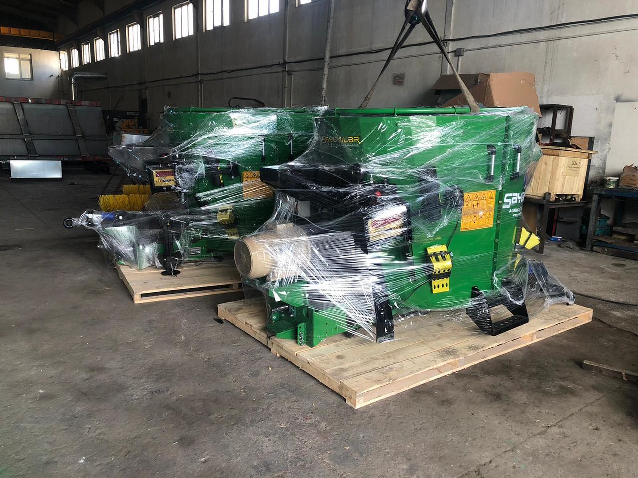 SAYGINLAR vertical feed mixer wagon - Állattartás gépei: 1 kép. SAYGINLAR vertical feed mixer wagon - Állattartás gépei: 1 kép.