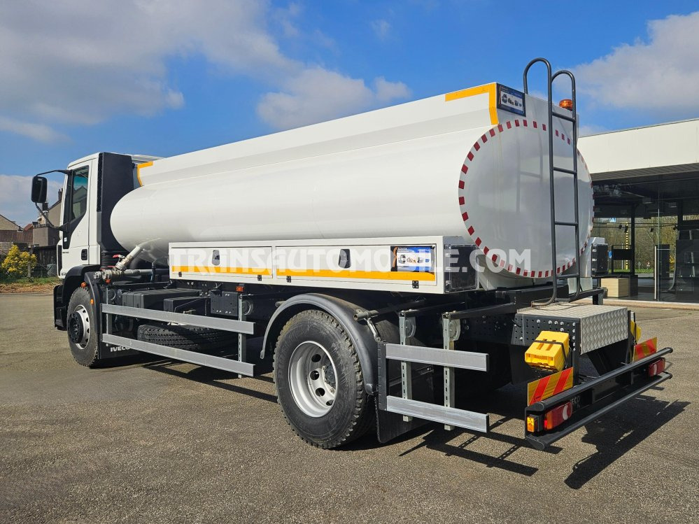 Iveco Eurocargo ML180E28 5.9L TURBO DIESEL 4x2 water tank 10.000L - EXPORT OUT EU - Tartályos teherautó: 2 kép. Iveco Eurocargo ML180E28 5.9L TURBO DIESEL 4x2 water tank 10.000L - EXPORT OUT EU - Tartályos teherautó: 2 kép.