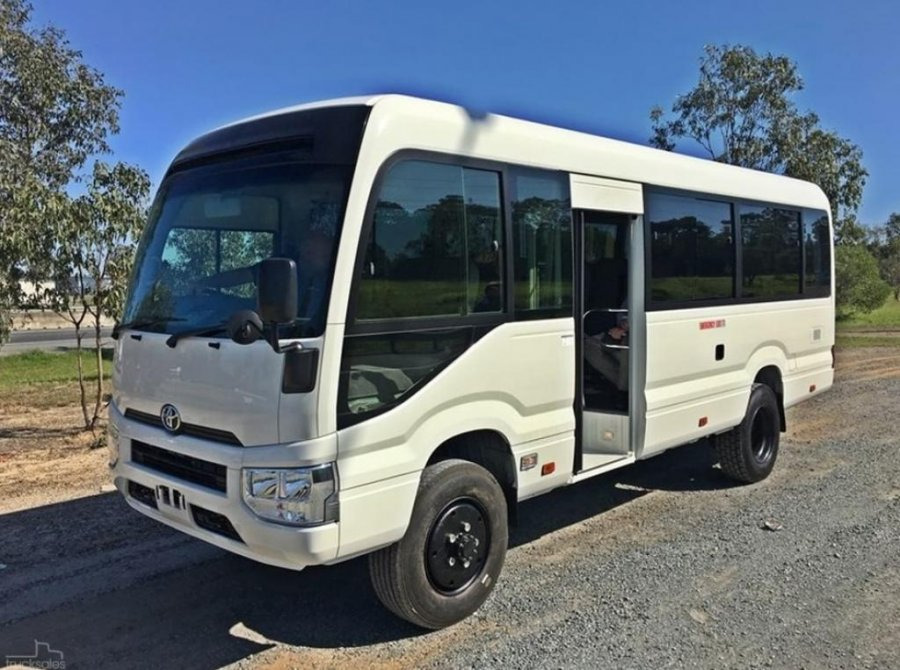 Toyota Coaster 23 SEATS 4x4 4.2L Diesel Manual - Helyközi busz: 1 kép. Toyota Coaster 23 SEATS 4x4 4.2L Diesel Manual - Helyközi busz: 1 kép.