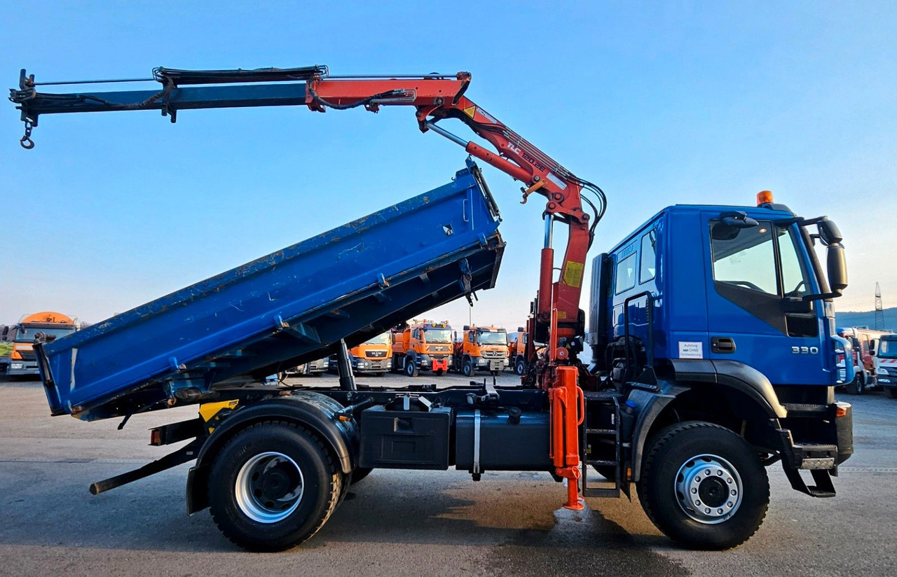 Iveco Trakker 190T33 4x4 Euro5 Kran Atlas 120.2E Funk - Billenőplatós teherautó, Darus autó: 2 kép. Iveco Trakker 190T33 4x4 Euro5 Kran Atlas 120.2E Funk - Billenőplatós teherautó, Darus autó: 2 kép.