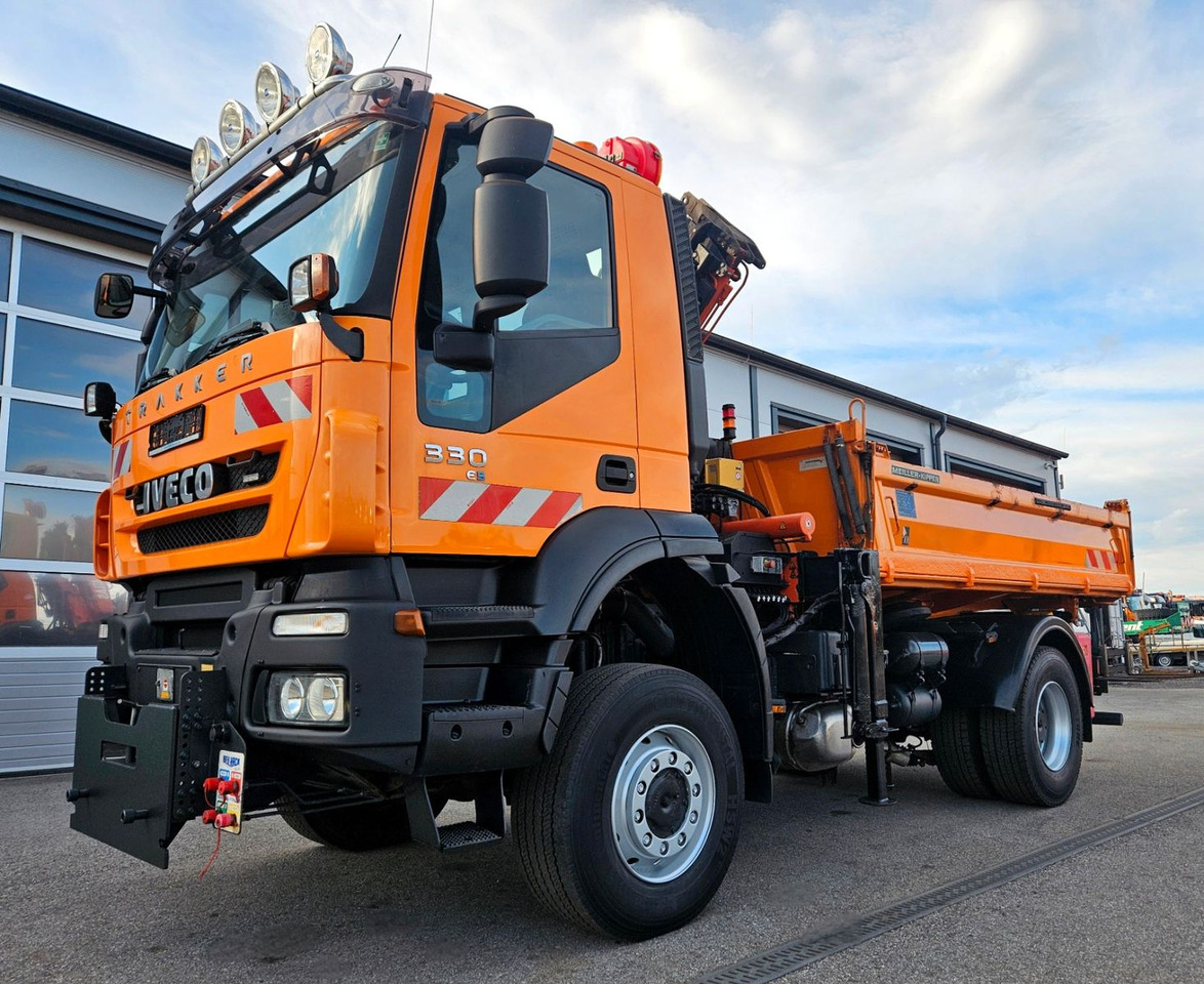 Iveco Trakker 190T33 4x4 Euro5 Kran Atlas Funk - Billenőplatós teherautó, Darus autó: 1 kép. Iveco Trakker 190T33 4x4 Euro5 Kran Atlas Funk - Billenőplatós teherautó, Darus autó: 1 kép.