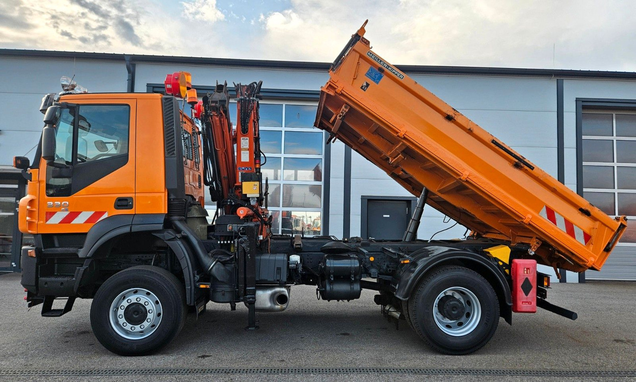 Iveco Trakker 190T33 4x4 Euro5 Kran Atlas Funk - Billenőplatós teherautó, Darus autó: 2 kép. Iveco Trakker 190T33 4x4 Euro5 Kran Atlas Funk - Billenőplatós teherautó, Darus autó: 2 kép.