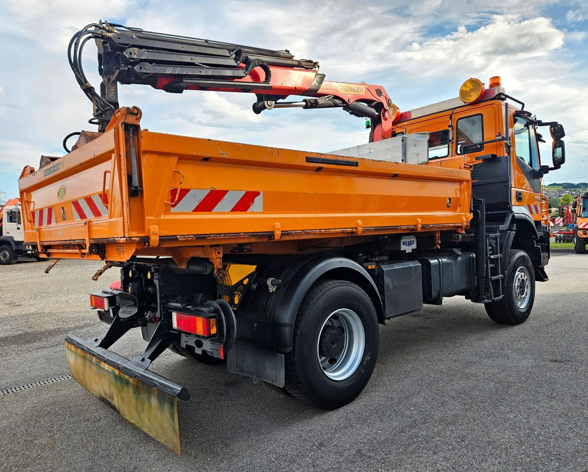 Iveco Trakker 190T33 4x4 Euro5 Kran Palfinger Funk - Billenőplatós teherautó, Darus autó: 3 kép. Iveco Trakker 190T33 4x4 Euro5 Kran Palfinger Funk - Billenőplatós teherautó, Darus autó: 3 kép.