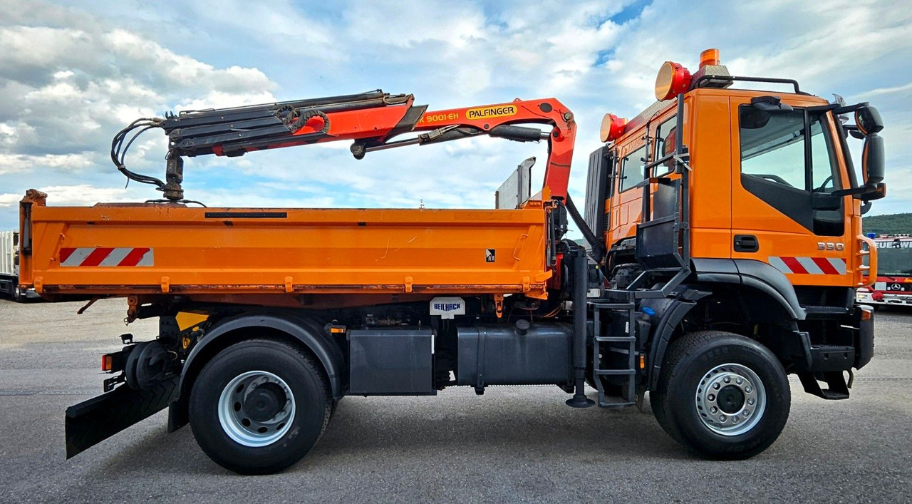 Iveco Trakker 190T33 4x4 Euro5 Kran Palfinger Funk - Billenőplatós teherautó, Darus autó: 2 kép. Iveco Trakker 190T33 4x4 Euro5 Kran Palfinger Funk - Billenőplatós teherautó, Darus autó: 2 kép.