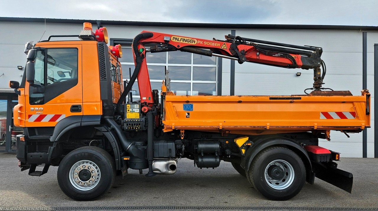 Iveco Trakker 190T33 4x4 Euro5 Kran Palfinger Funk - Billenőplatós teherautó, Darus autó: 5 kép. Iveco Trakker 190T33 4x4 Euro5 Kran Palfinger Funk - Billenőplatós teherautó, Darus autó: 5 kép.