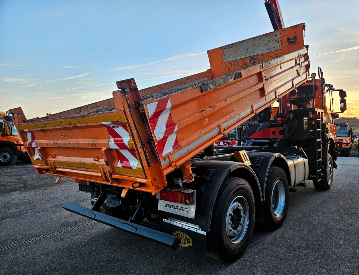Iveco Trakker 410 6x4-4 EEV Palfinger PK12502 Funk - Billenőplatós teherautó, Darus autó: 4 kép. Iveco Trakker 410 6x4-4 EEV Palfinger PK12502 Funk - Billenőplatós teherautó, Darus autó: 4 kép.
