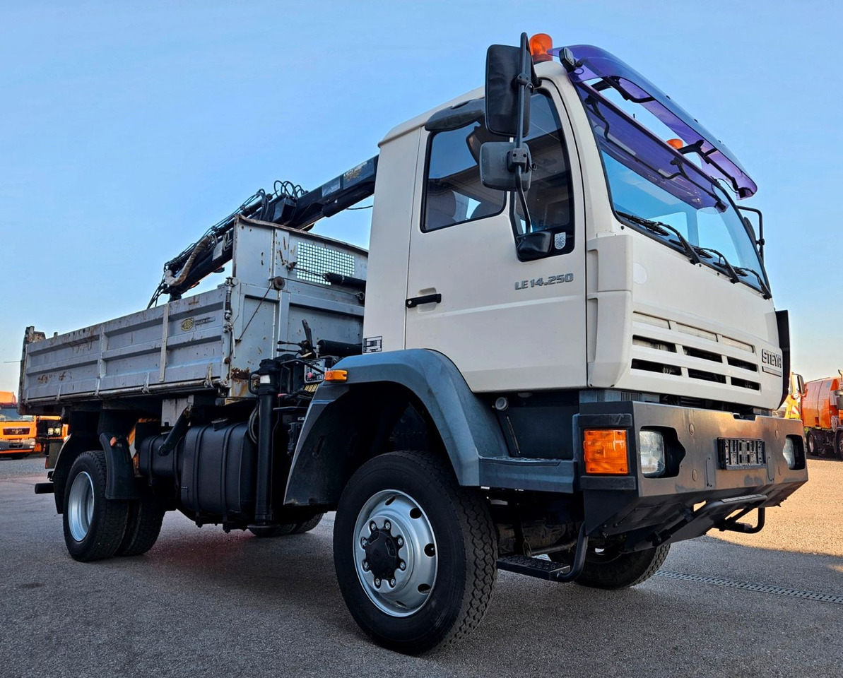 MAN LE 14.250 4x4 HIAB 077BS-2 Kran Greifer - Billenőplatós teherautó, Darus autó: 1 kép. MAN LE 14.250 4x4 HIAB 077BS-2 Kran Greifer - Billenőplatós teherautó, Darus autó: 1 kép.