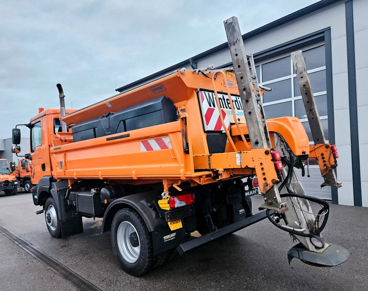 MAN TGM 13.250 4x4 Euro5 Winterdienst - Billenőplatós teherautó: 3 kép. MAN TGM 13.250 4x4 Euro5 Winterdienst - Billenőplatós teherautó: 3 kép.
