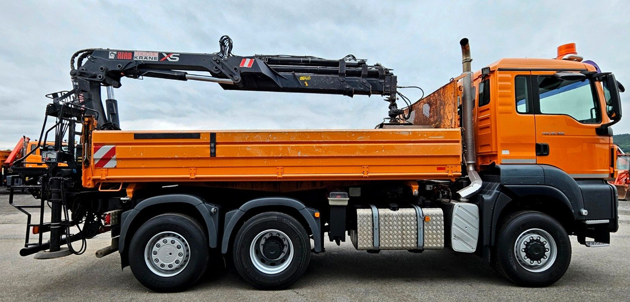 MAN TGS 28.360 6x4-4 HIAB 144E-4 Kran Euro5 - Billenőplatós teherautó, Darus autó: 2 kép. MAN TGS 28.360 6x4-4 HIAB 144E-4 Kran Euro5 - Billenőplatós teherautó, Darus autó: 2 kép.