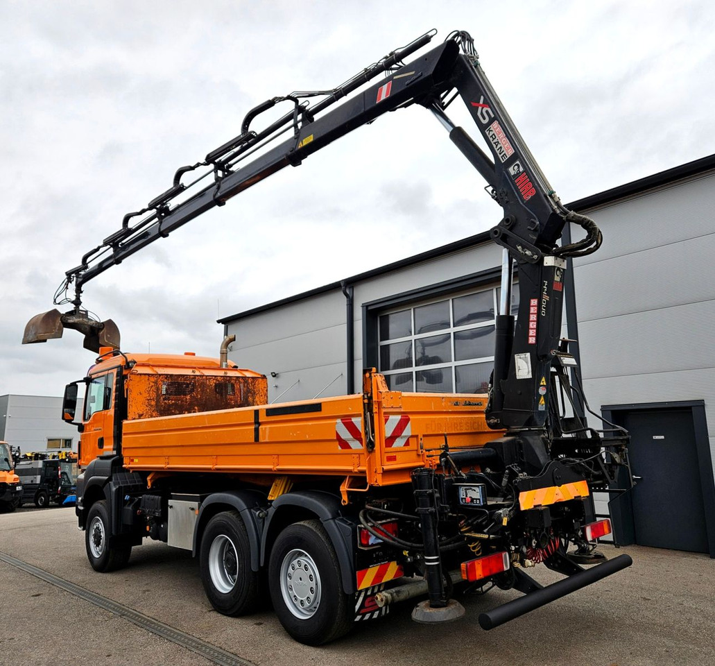 MAN TGS 28.360 6x4-4 HIAB 144E-4 Kran Euro5 - Billenőplatós teherautó, Darus autó: 3 kép. MAN TGS 28.360 6x4-4 HIAB 144E-4 Kran Euro5 - Billenőplatós teherautó, Darus autó: 3 kép.