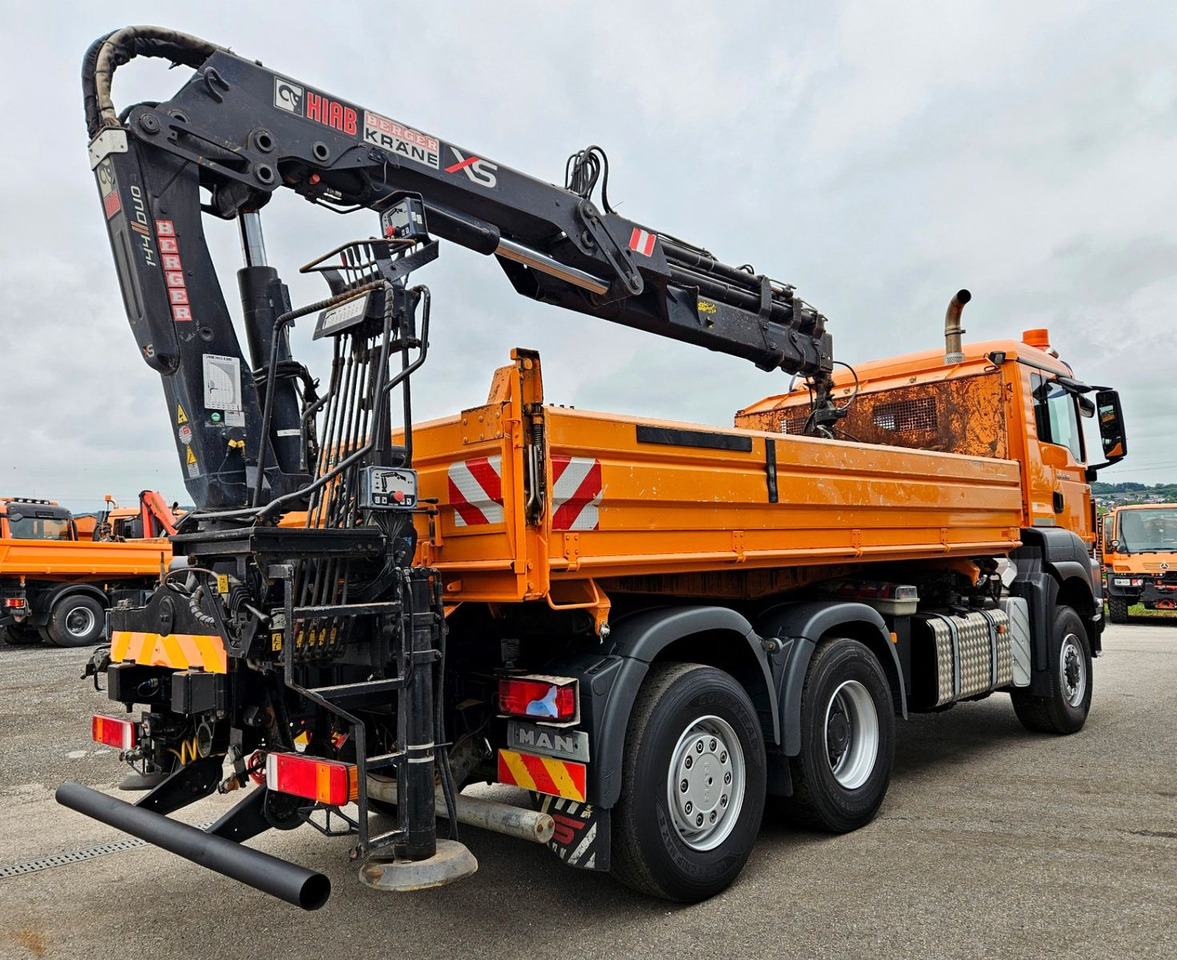 MAN TGS 28.360 6x4-4 HIAB 144E-4 Kran Euro5 - Billenőplatós teherautó, Darus autó: 3 kép. MAN TGS 28.360 6x4-4 HIAB 144E-4 Kran Euro5 - Billenőplatós teherautó, Darus autó: 3 kép.