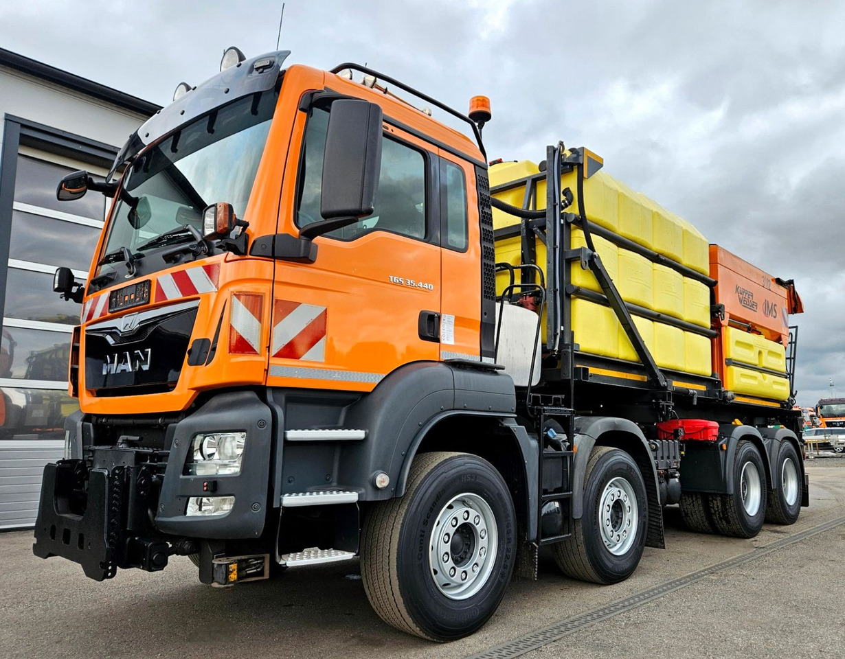 MAN TGS 35.440 8x4 BL Euro6 Winterdienst Streuer - Billenőplatós teherautó: 1 kép. MAN TGS 35.440 8x4 BL Euro6 Winterdienst Streuer - Billenőplatós teherautó: 1 kép.