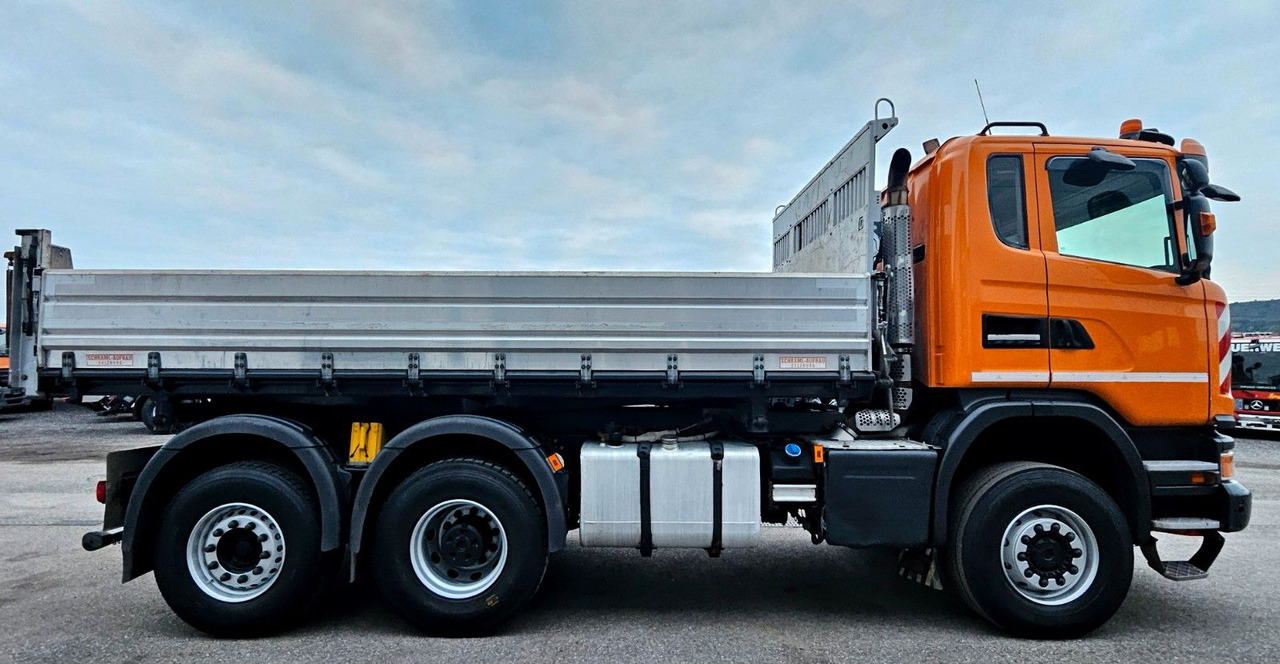 Scania G 410 6x4-4 Euro6  Winterdienst - Billenőplatós teherautó: 2 kép. Scania G 410 6x4-4 Euro6  Winterdienst - Billenőplatós teherautó: 2 kép.