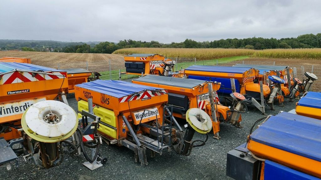 Schmidt STRATOS Streuer Winterdienst KÜPPER WEISSER  - Billenőplatós teherautó: 2 kép. Schmidt STRATOS Streuer Winterdienst KÜPPER WEISSER  - Billenőplatós teherautó: 2 kép.