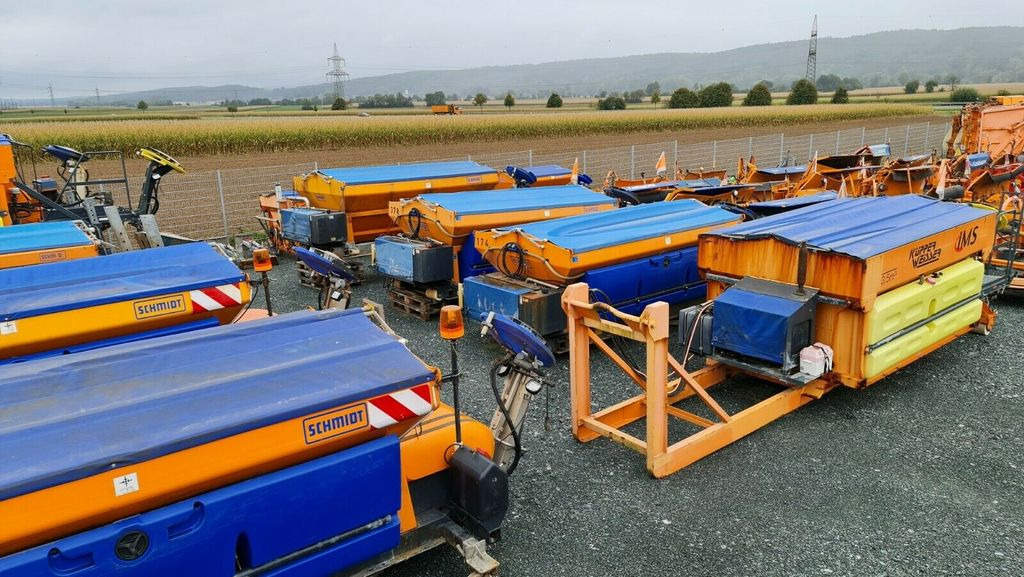 Schmidt STRATOS Streuer Winterdienst KÜPPER WEISSER  - Billenőplatós teherautó: 3 kép. Schmidt STRATOS Streuer Winterdienst KÜPPER WEISSER  - Billenőplatós teherautó: 3 kép.