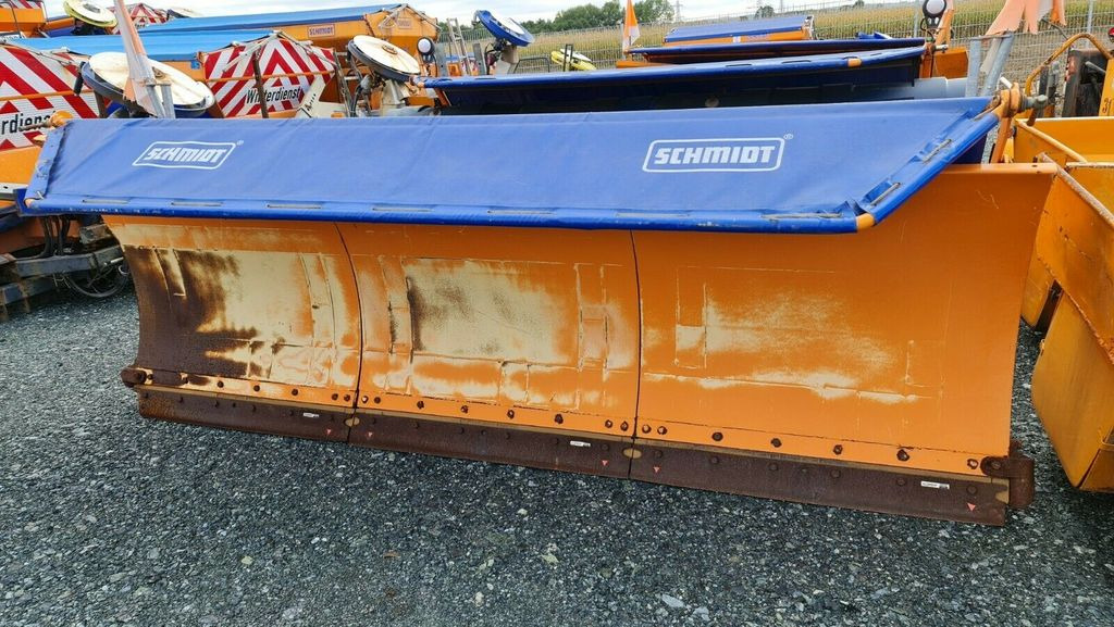 Schmidt STRATOS Streuer Winterdienst KÜPPER WEISSER  - Billenőplatós teherautó: 4 kép. Schmidt STRATOS Streuer Winterdienst KÜPPER WEISSER  - Billenőplatós teherautó: 4 kép.