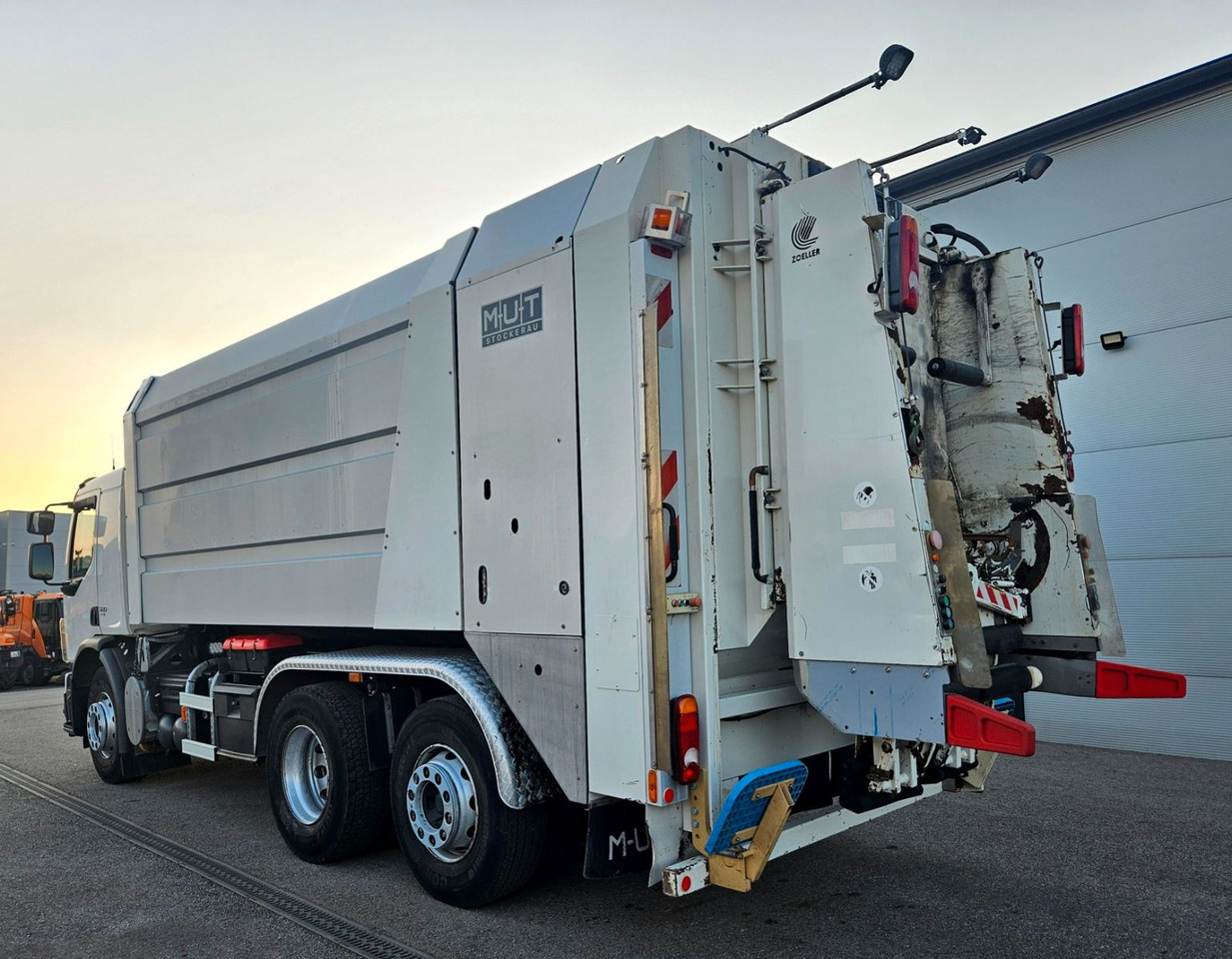 Volvo FM320 Rotopress MUT FAUN Euro5 115tkm - Szemetesautó: 3 kép. Volvo FM320 Rotopress MUT FAUN Euro5 115tkm - Szemetesautó: 3 kép.