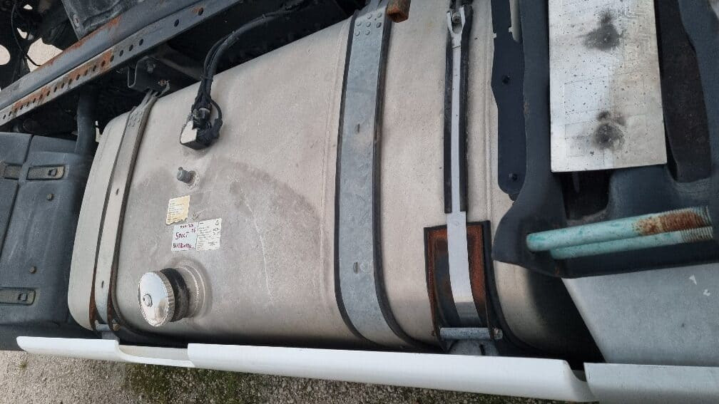 MAN TGX E6 pezzi di ricambio - Alkatrész - Teherautó: 1 kép. MAN TGX E6 pezzi di ricambio - Alkatrész - Teherautó: 1 kép.