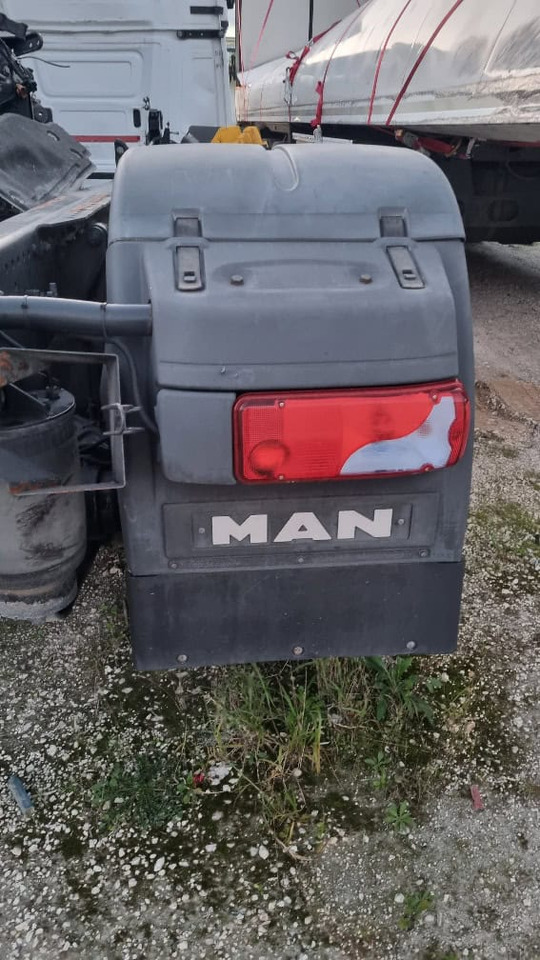MAN TGX E6 pezzi di ricambio - Alkatrész - Teherautó: 4 kép. MAN TGX E6 pezzi di ricambio - Alkatrész - Teherautó: 4 kép.