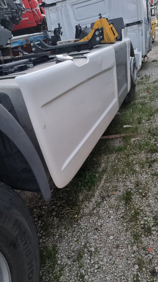 MAN TGX E6 pezzi di ricambio - Alkatrész - Teherautó: 2 kép. MAN TGX E6 pezzi di ricambio - Alkatrész - Teherautó: 2 kép.